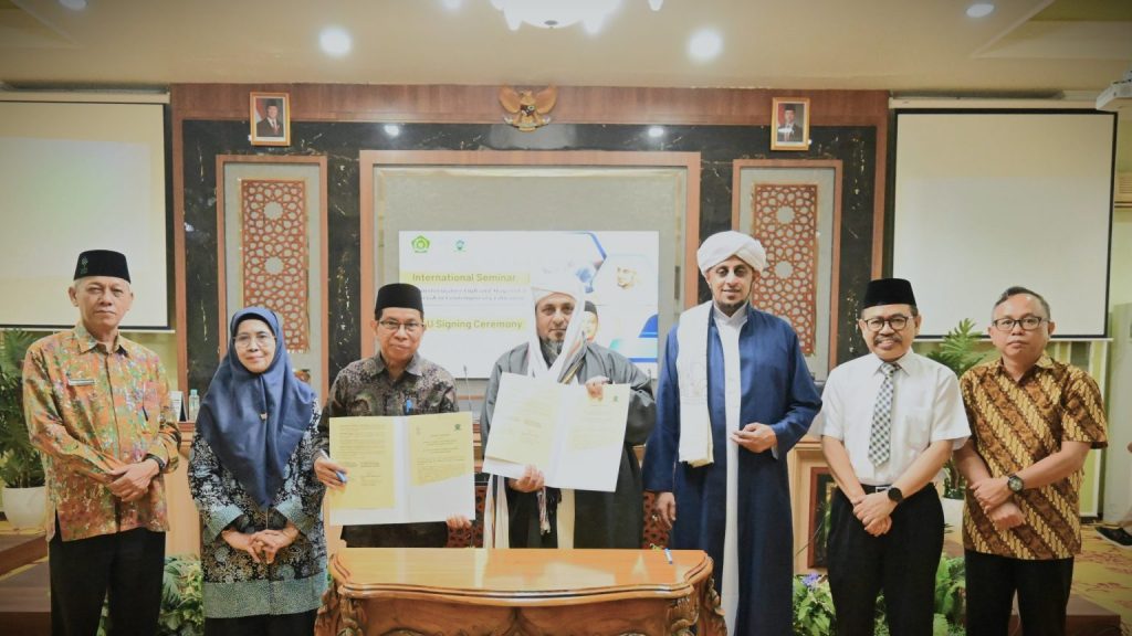 Foto bersama usai penandatanganan PKS antara FTK dengan pihak Yaman (Foto:Humas/Jamal Ripani)