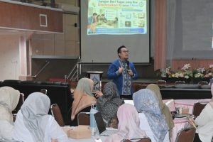 Associate-Professor-Taufan-Teguh-Akbari-Ph.D.-saat-memaparkan-materinya-Foto-Humas-Jamal-Ripani