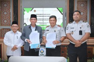 Foto-bersama-usai-penandatangan-PKS-Foto-Humas-Jamal-Ripani
